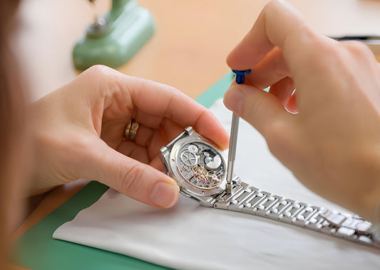 Mechanical watch service from CONTÉVANOU
