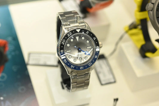 Blue black mechanical stainless-steel watch service from CONTÉVANOU