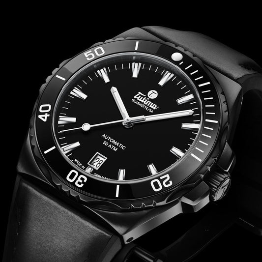 黒文字盤と回転ベゼルを持つ高級機械式ダイバーズ腕時計、日付表示付き