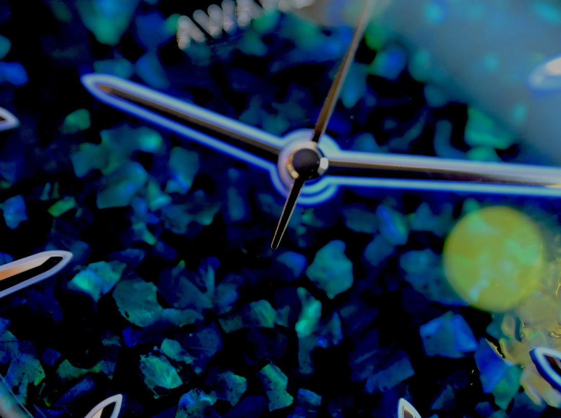 腕時計の夜光塗料の歴史 - 光を宿す技術の光と影