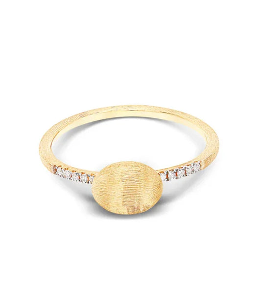 楕円形モチーフとダイヤ装飾が特徴のエレガントなゴールドリング