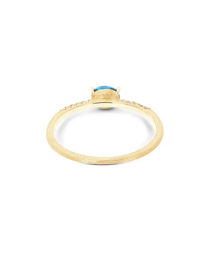 ブルートパーズ付きゴールドリング、シンプルで上品なジュエリーデザイン