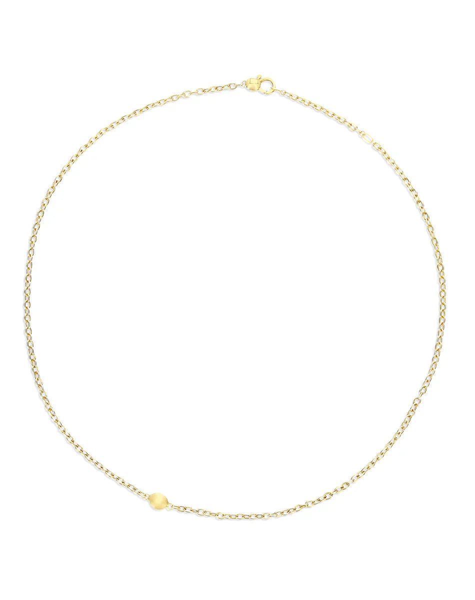 シンプルなゴールドチェーンネックレス、丸いビーズ付き、ジュエリー撮影