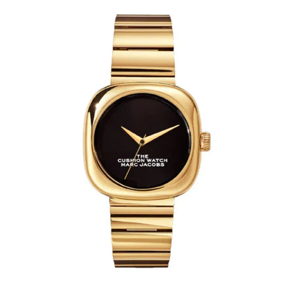 ゴールドカラーのスクエア型腕時計、黒い文字盤とシンプルなデザイン