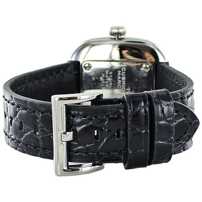 高級感あるクロコ型押し黒レザーベルトとシルバー尾錠の腕時計背面