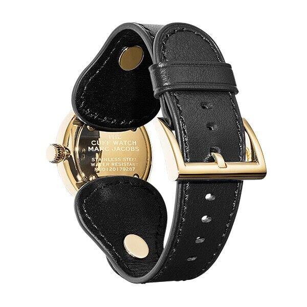 黒レザーベルトとゴールドバックルの高級腕時計、裏面の刻印が特徴