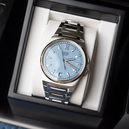 シルバーステンレスブレスレットとアイスブルーダイヤルの高級機械式腕時計