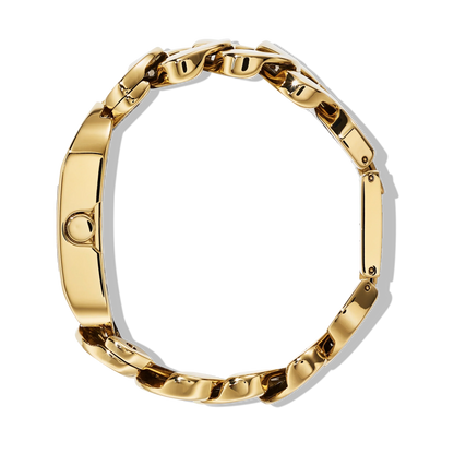 ゴールド色の金属チェーン腕時計ブレスレットが黒背景に映える画像